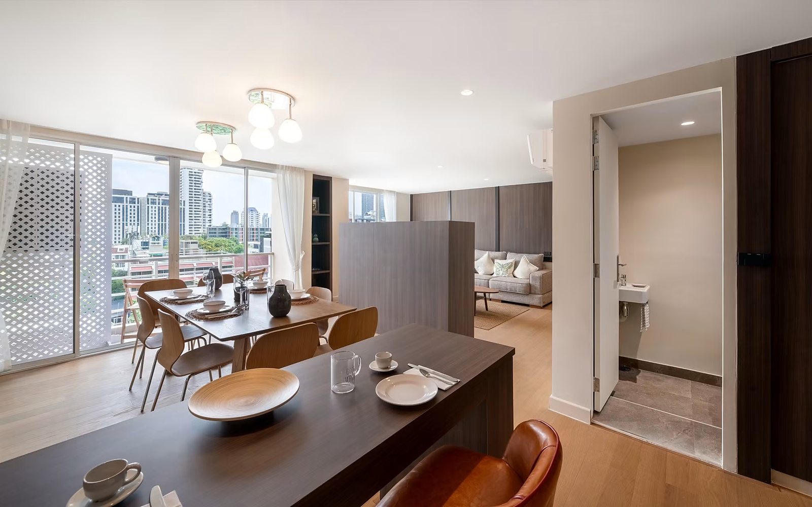 Alcove 49: Dining area