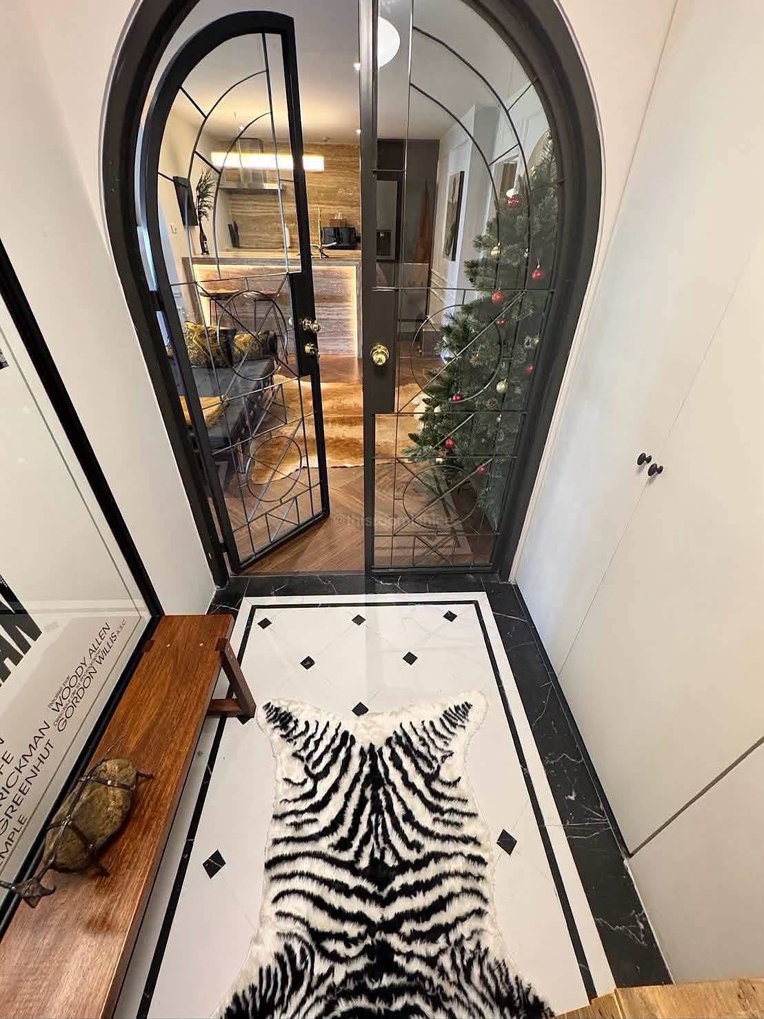 Aree Place Sukhumvit 26: Entrance hallway
