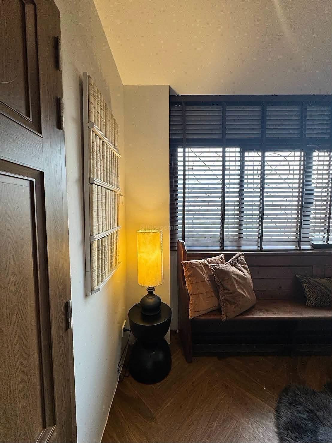 Aree Place Sukhumvit 26: Bedroom seating nook