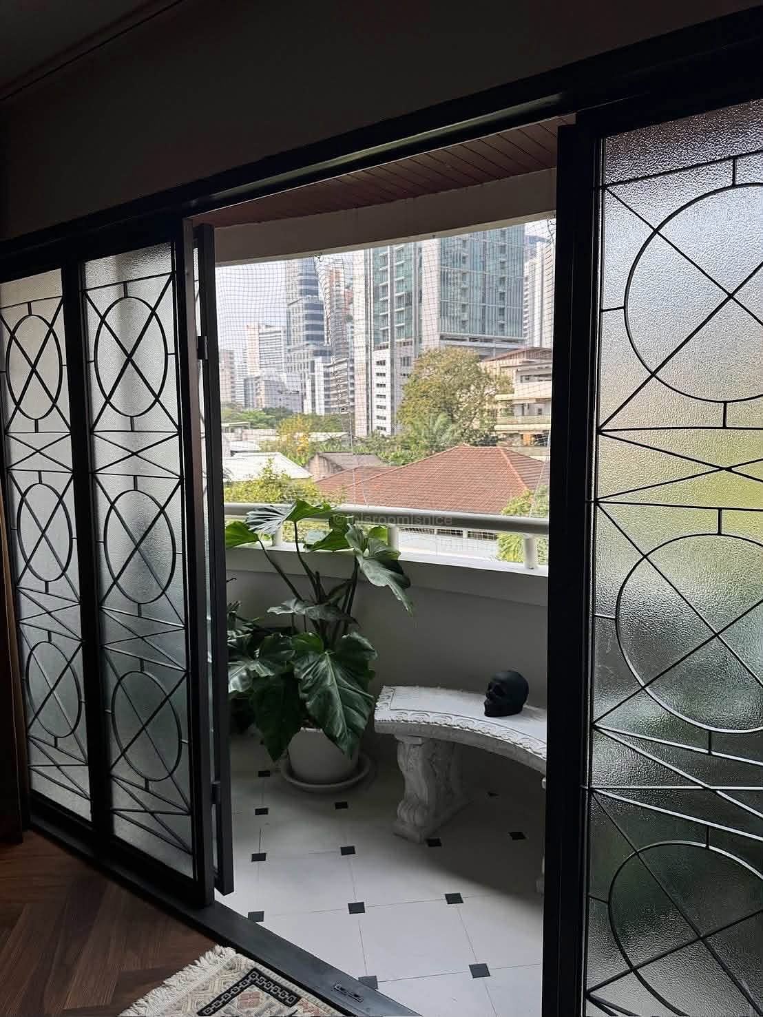 Aree Place Sukhumvit 26: Balcony city view