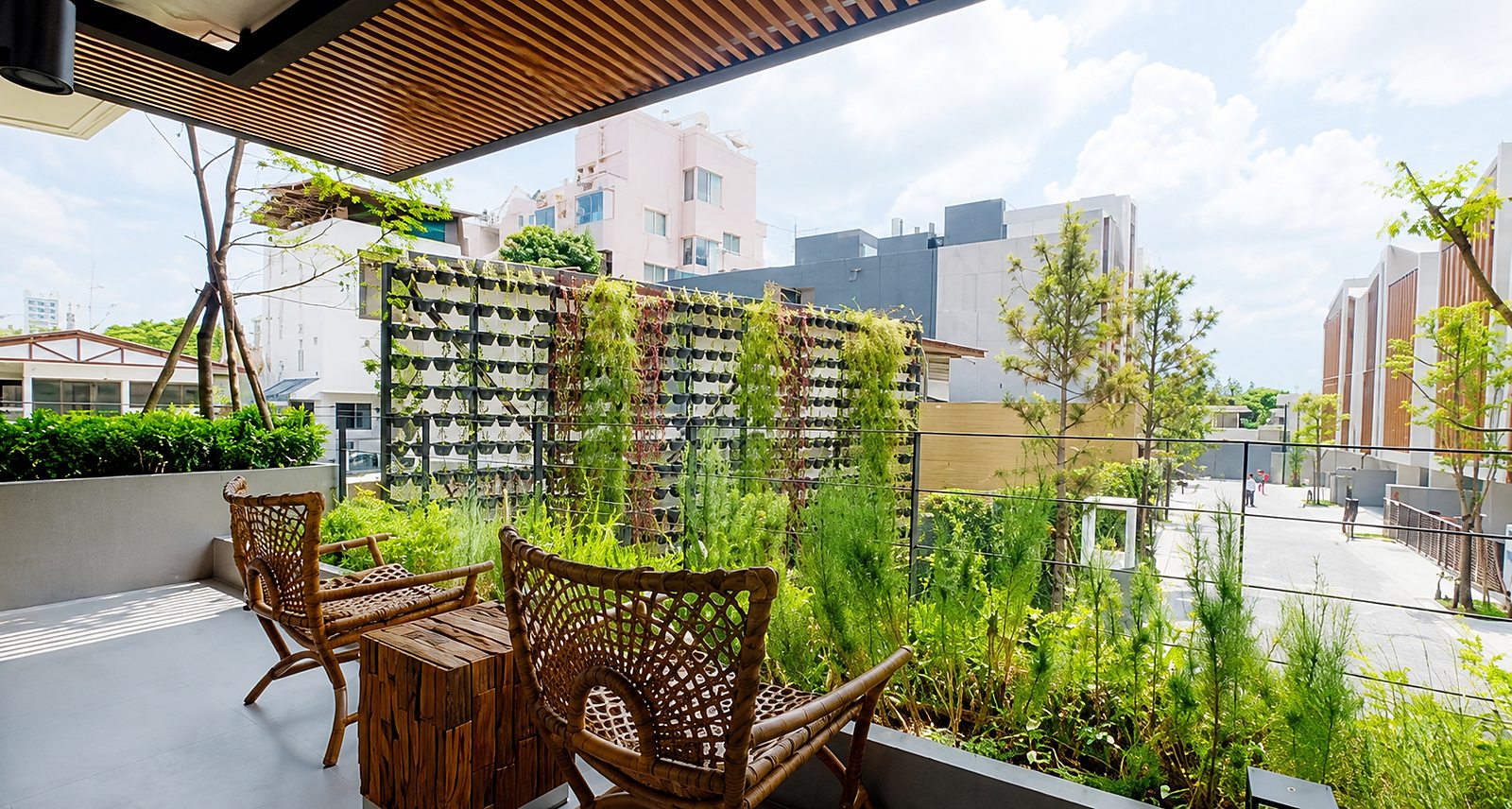 Arna Ekkamai: Garden terrace