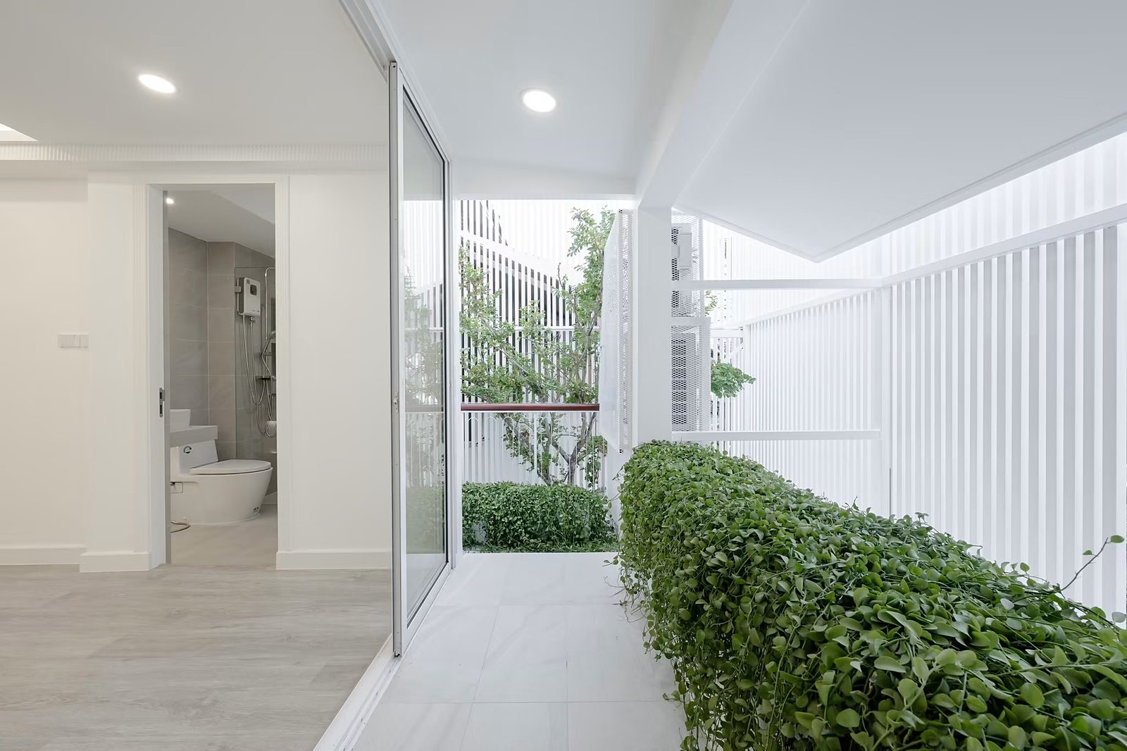 Artiar Pridi–Ekkamai — Pridi Banomyong 42: Garden walkway
