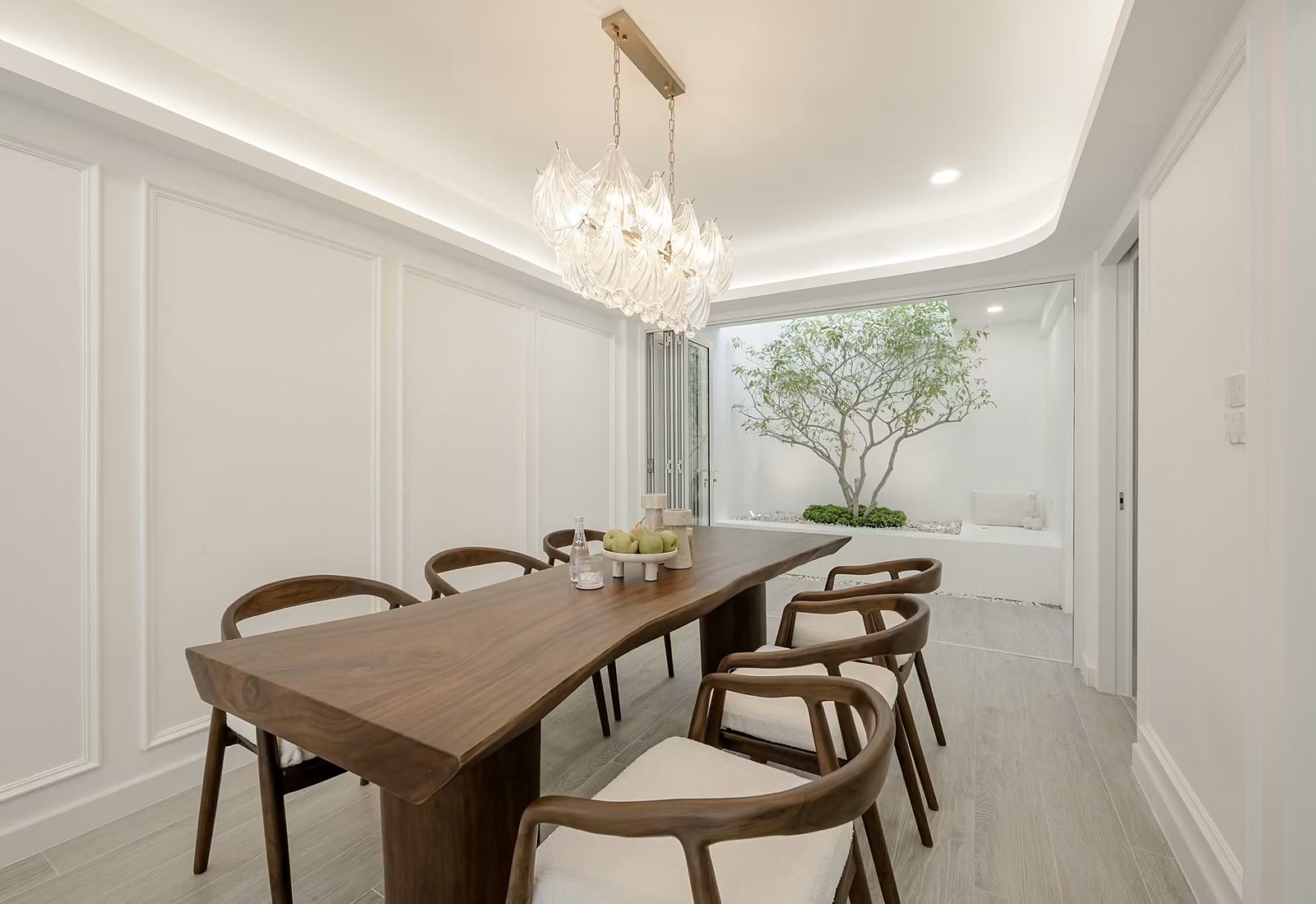 Artiar Pridi–Ekkamai — Pridi Banomyong 42: Dining room