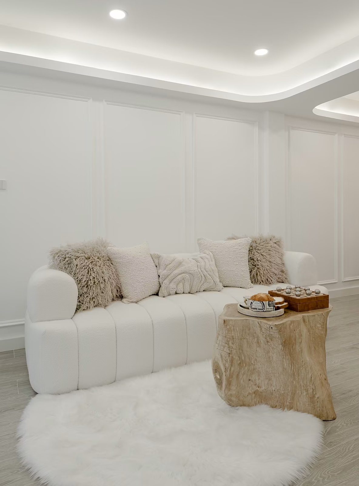Artiar Pridi–Ekkamai — Pridi Banomyong 42: Lounge seating
