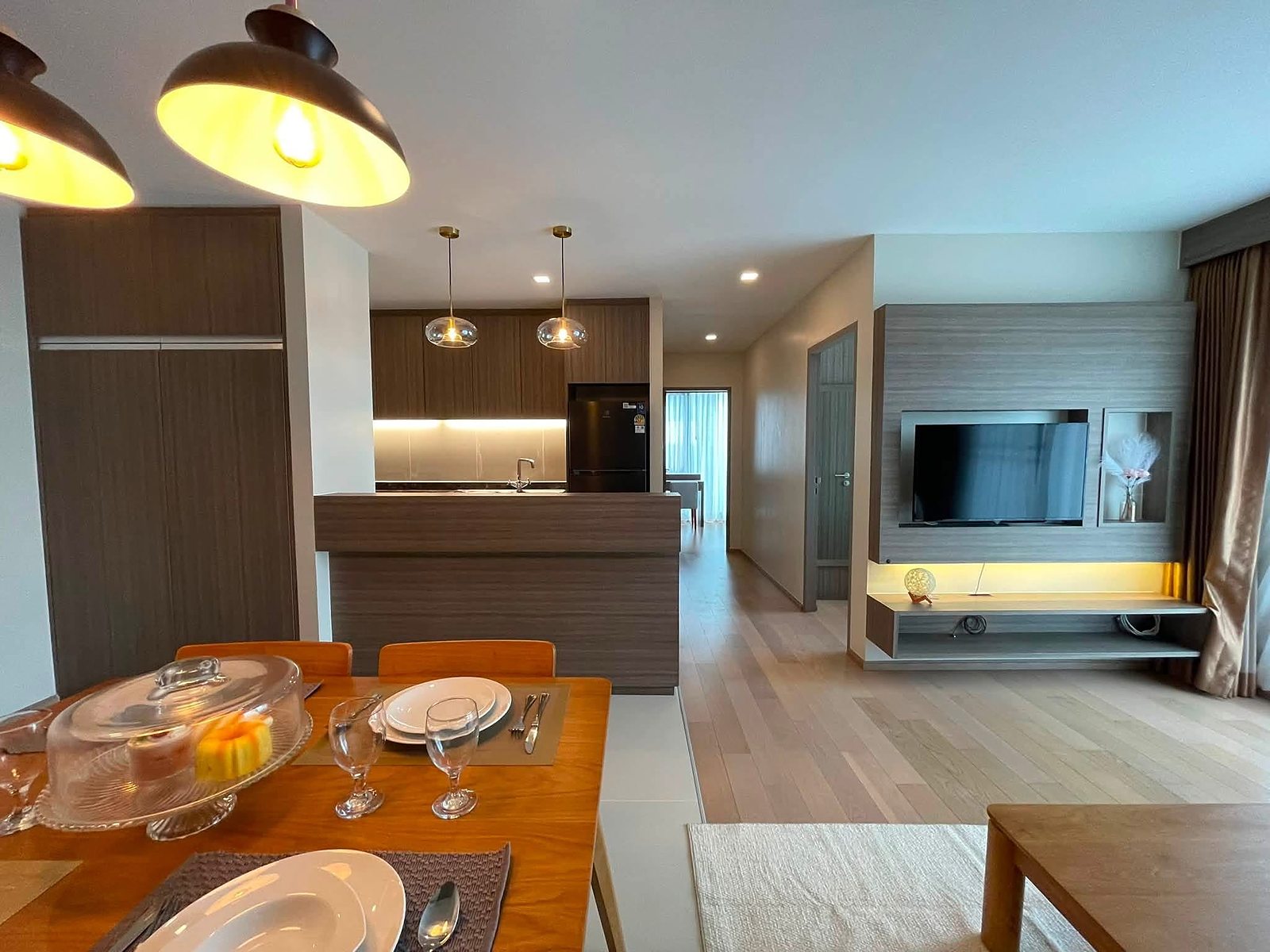 Art @ Thonglor 25: Dining area and kitchen