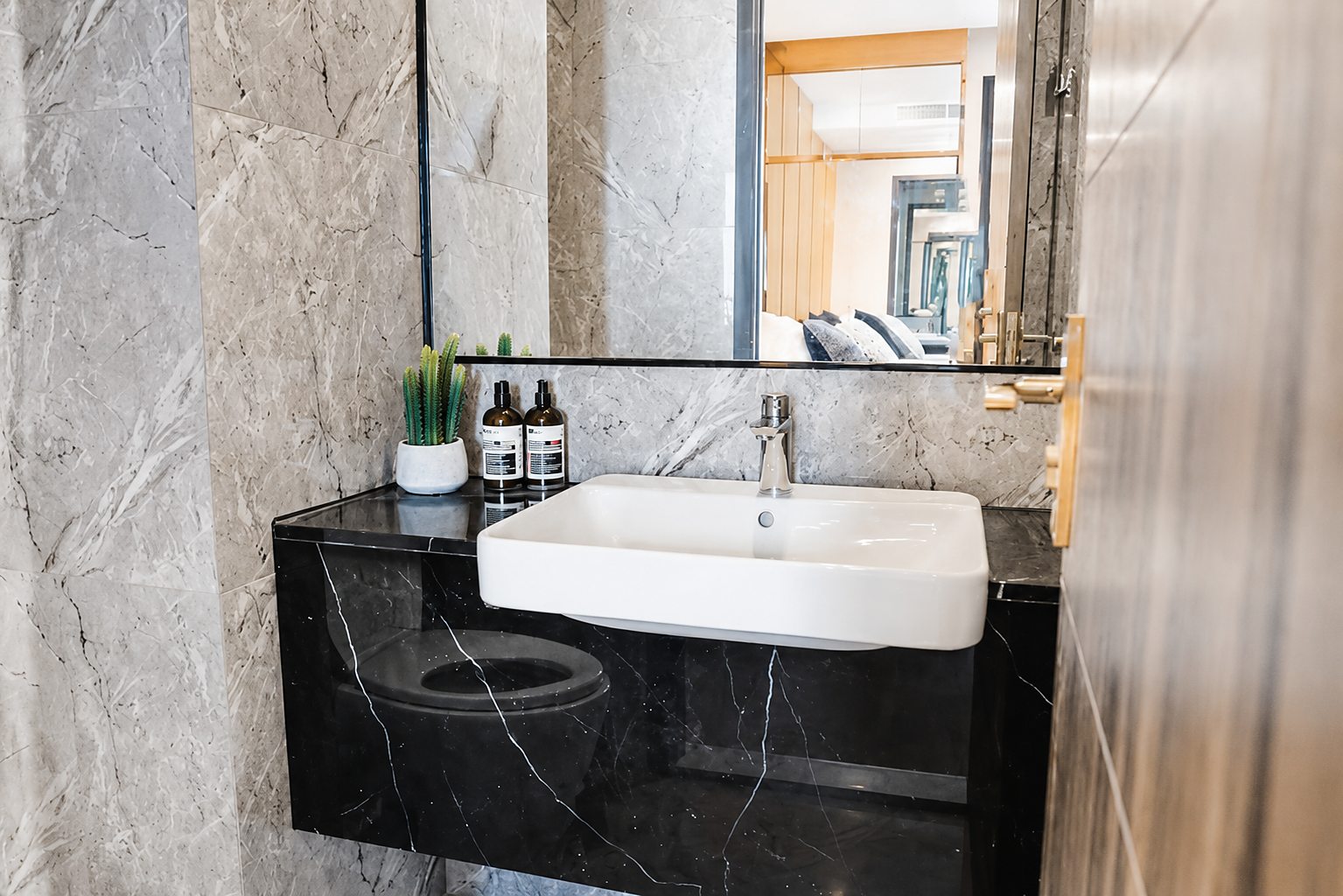 Ashton Asoke: Bathroom