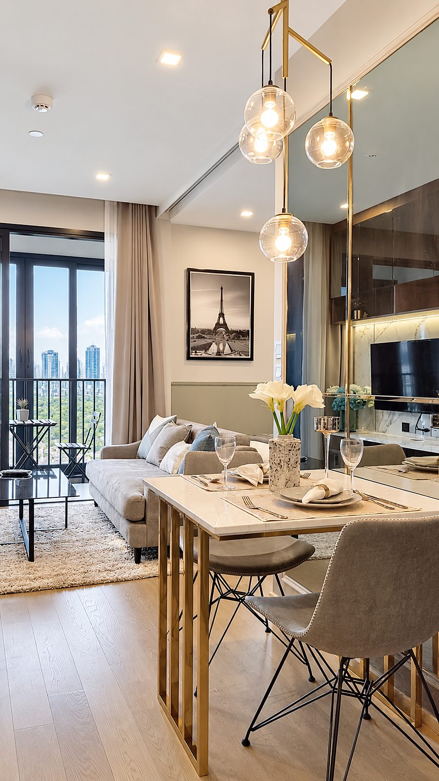Ashton Asoke: Living and dining area