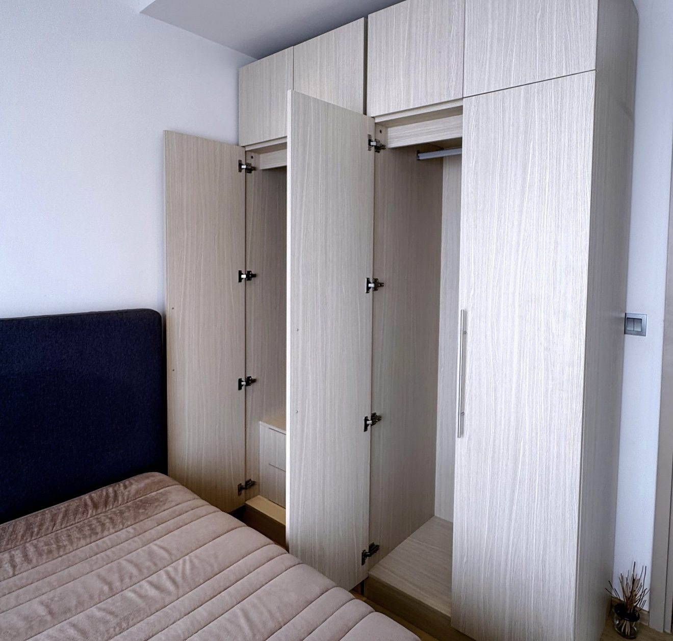 Ashton Asoke - Rama 9: Bedroom wardrobe