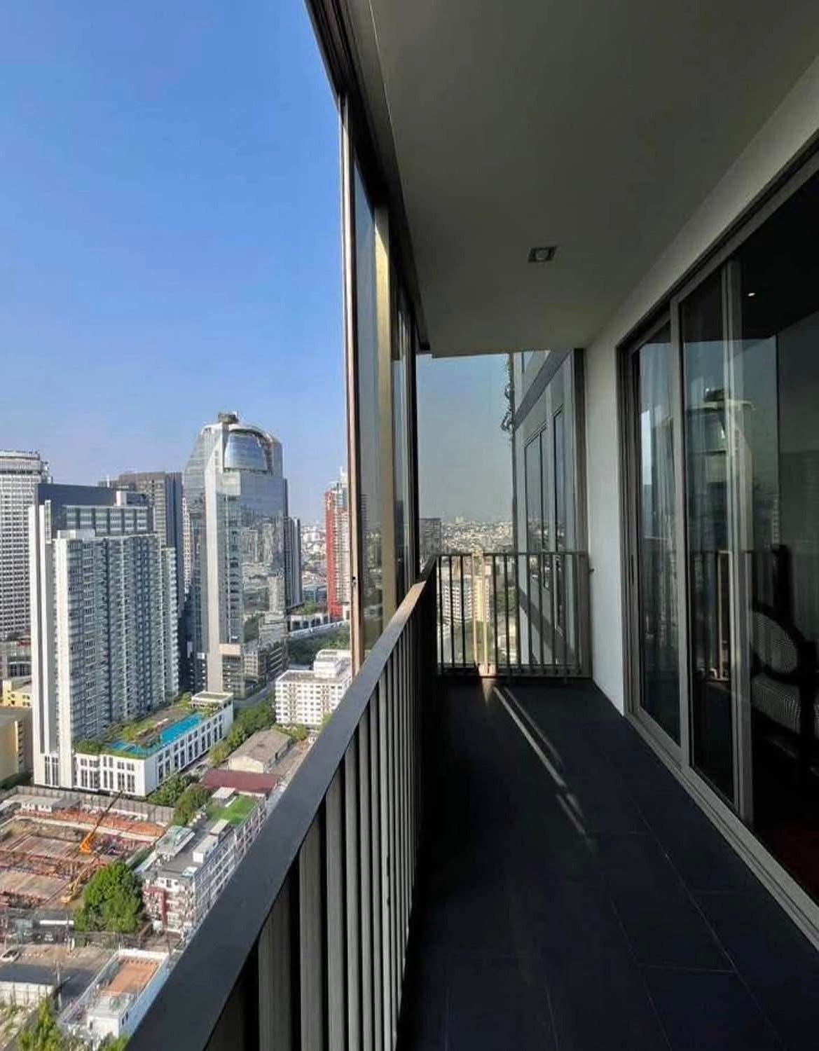 Ashton Morph 38: Balcony with city view