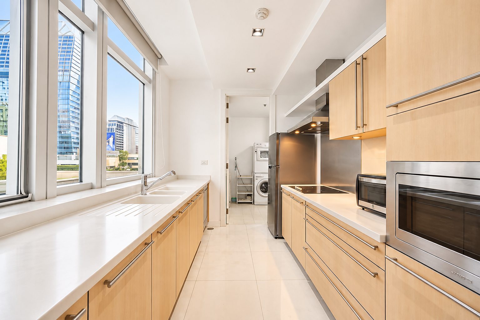 Athenee Residence: Galley kitchen