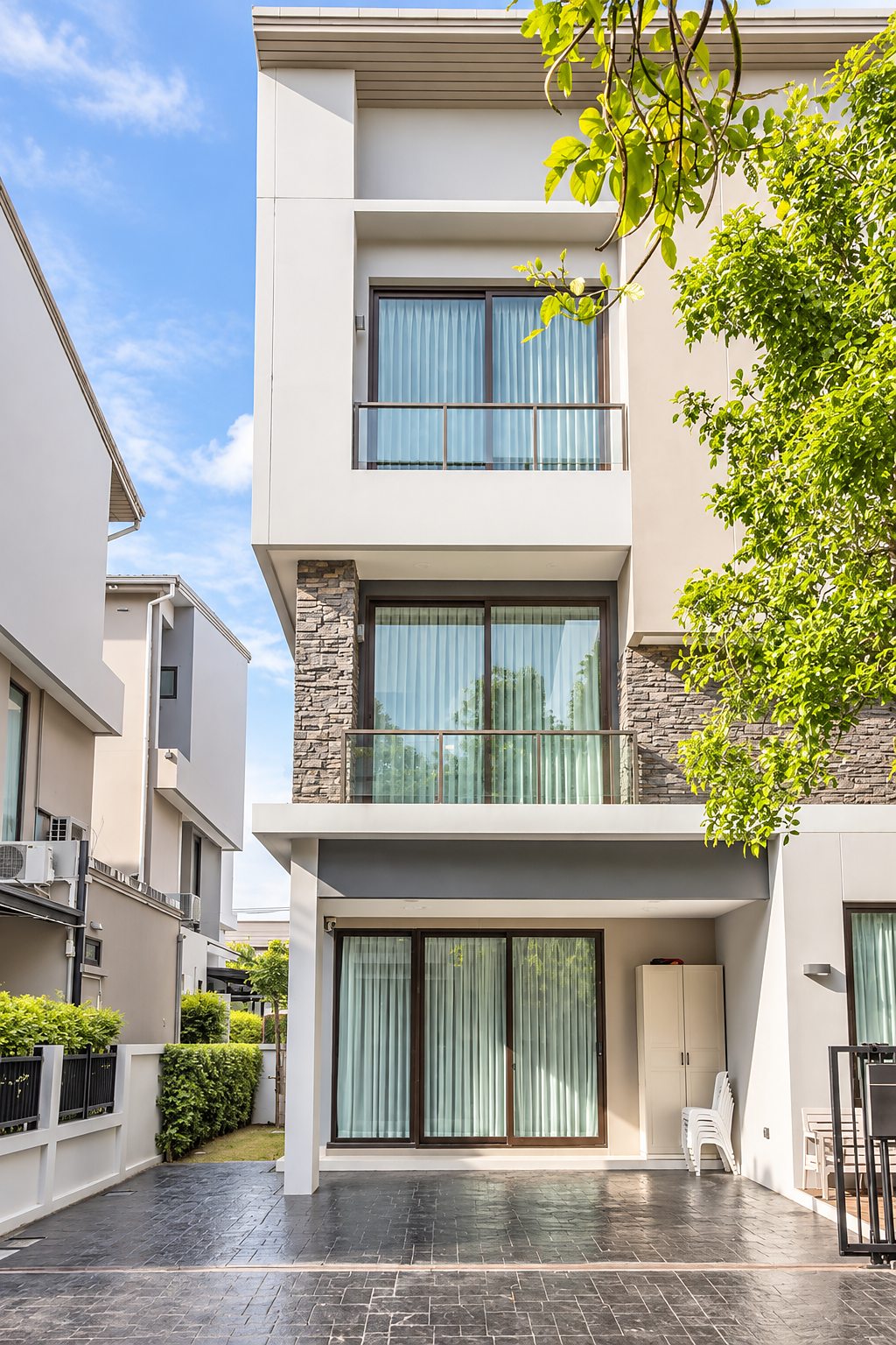 Baan Klang Muang Classe Ekkamai-Ramintra: House exterior
