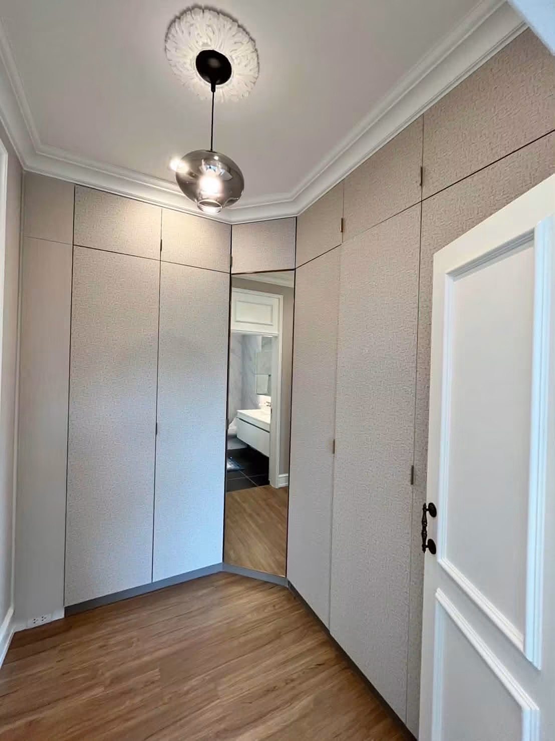 Baan Klang Muang Classe Ekkamai-Ramintra: Walk-in wardrobe