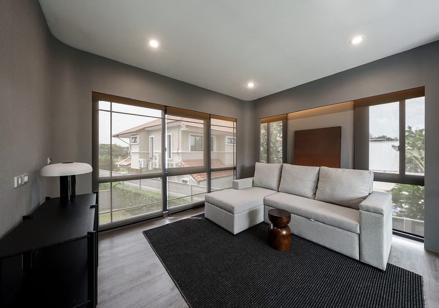 Baan Klang Muang Classe Sukhumvit 77: Family room [show unit]