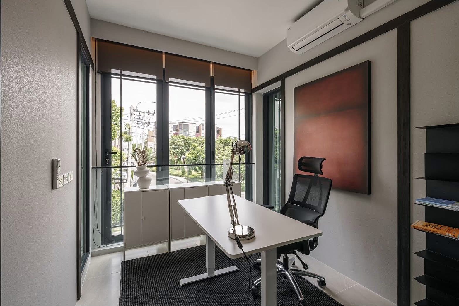 Baan Klang Muang Classe Sukhumvit 77: Home office [show unit]