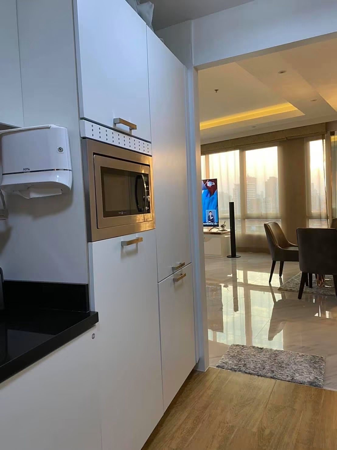 Baan Rajprasong Condominium: Kitchen