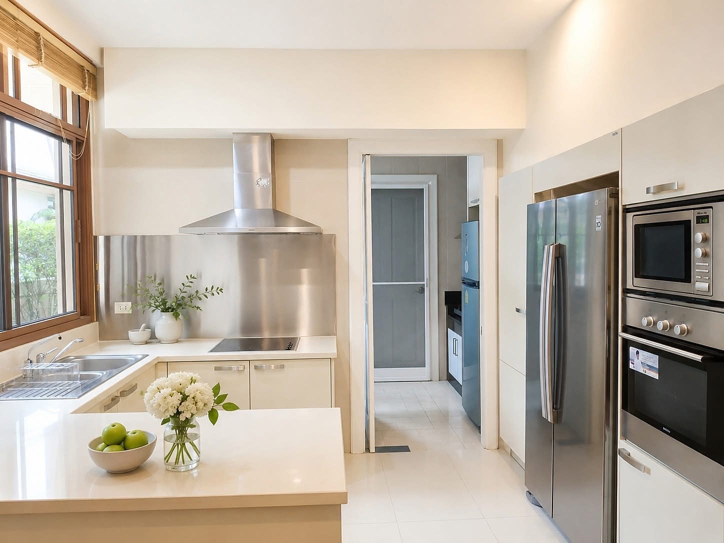 Baan Sansiri Sukhumvit 67: Kitchen