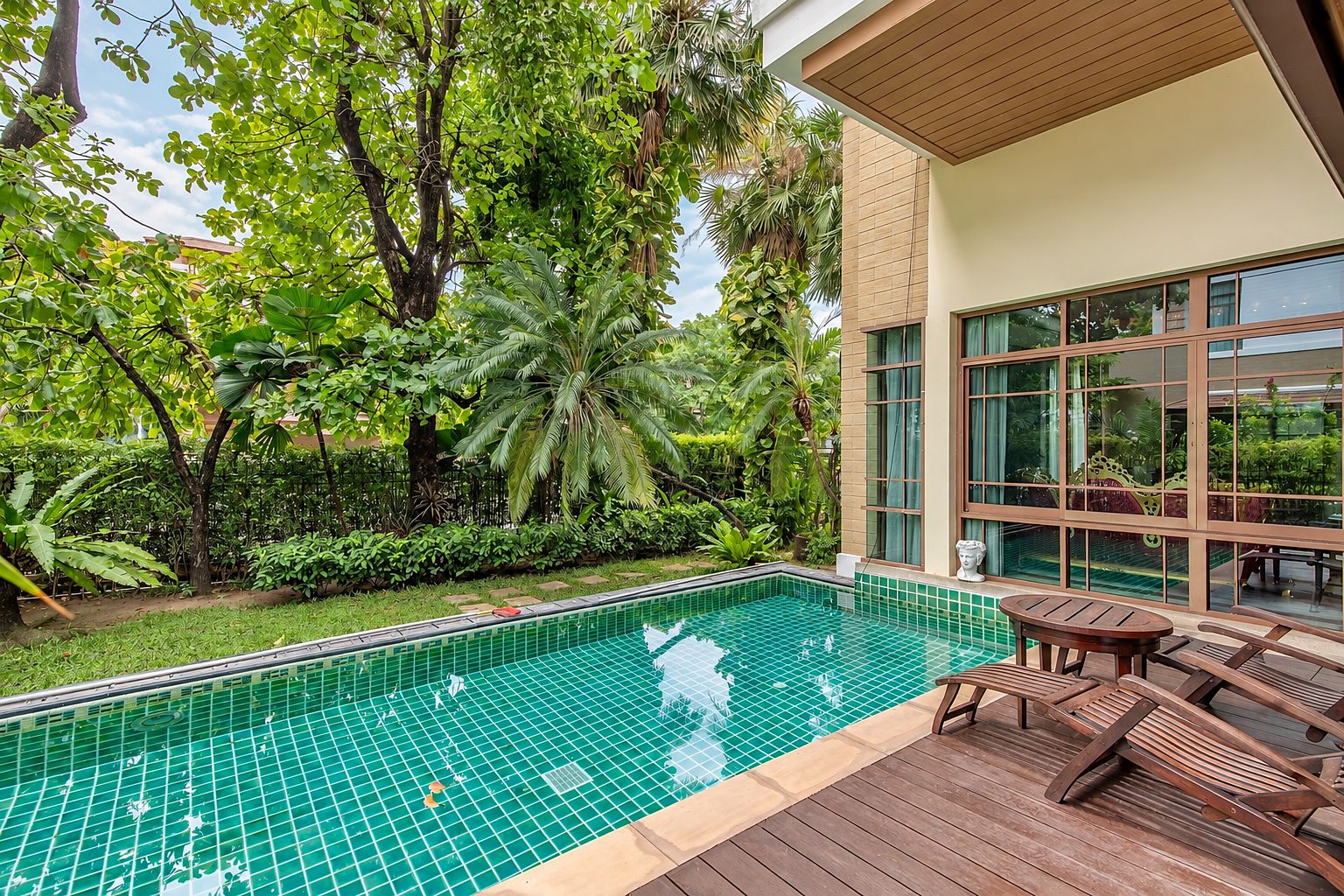 Baan Sansiri Sukhumvit 67: Private swimming pool