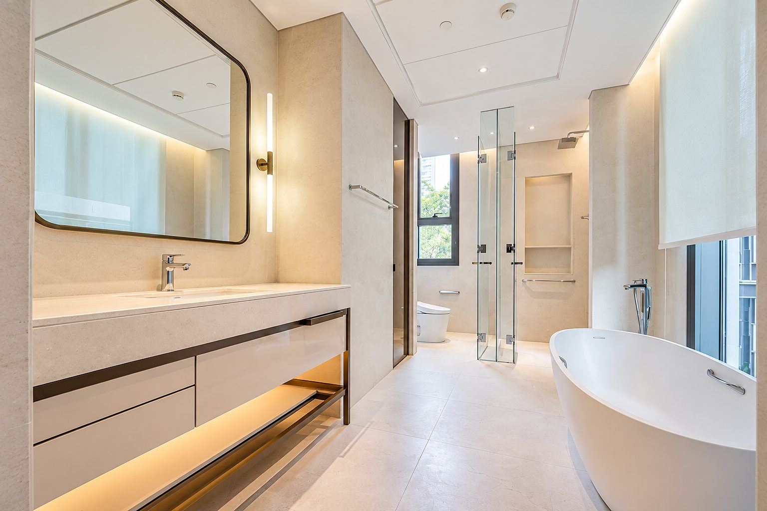 Baan Sindhorn: Bathroom with bathtub