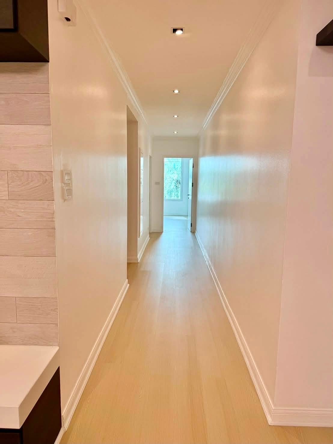Baan Sirirudee: Hallway