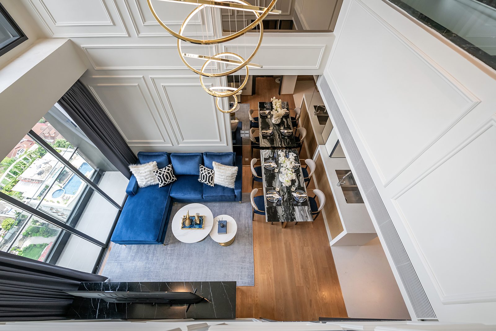 BEATNIQ Sukhumvit 32: Living area from above