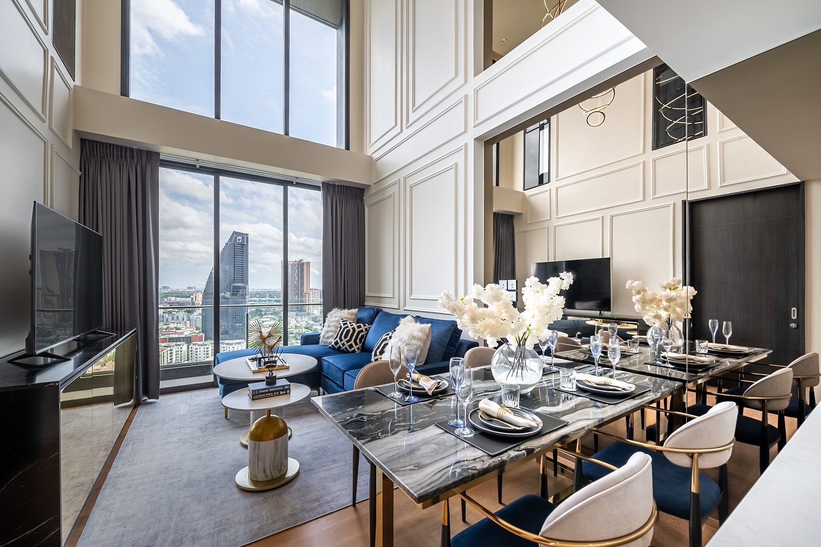 BEATNIQ Sukhumvit 32: Living and dining area