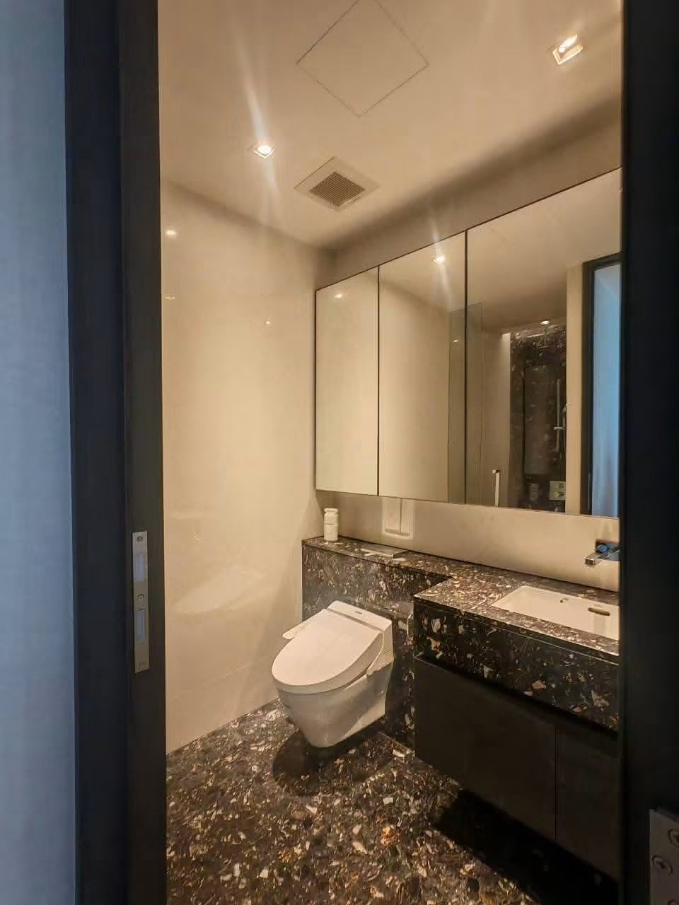 BEATNIQ Sukhumvit 32: Bathroom