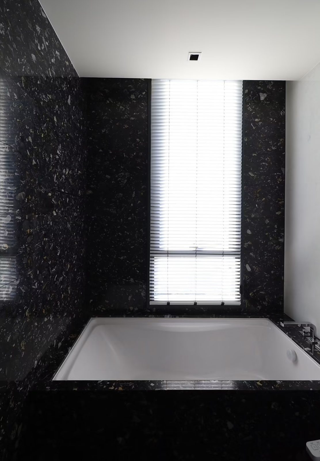 BEATNIQ Sukhumvit 32: Bathtub