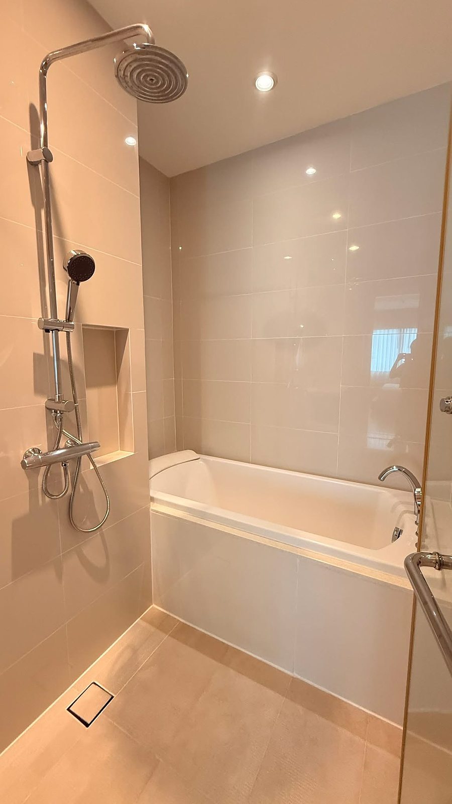 Bright 24: Bathroom