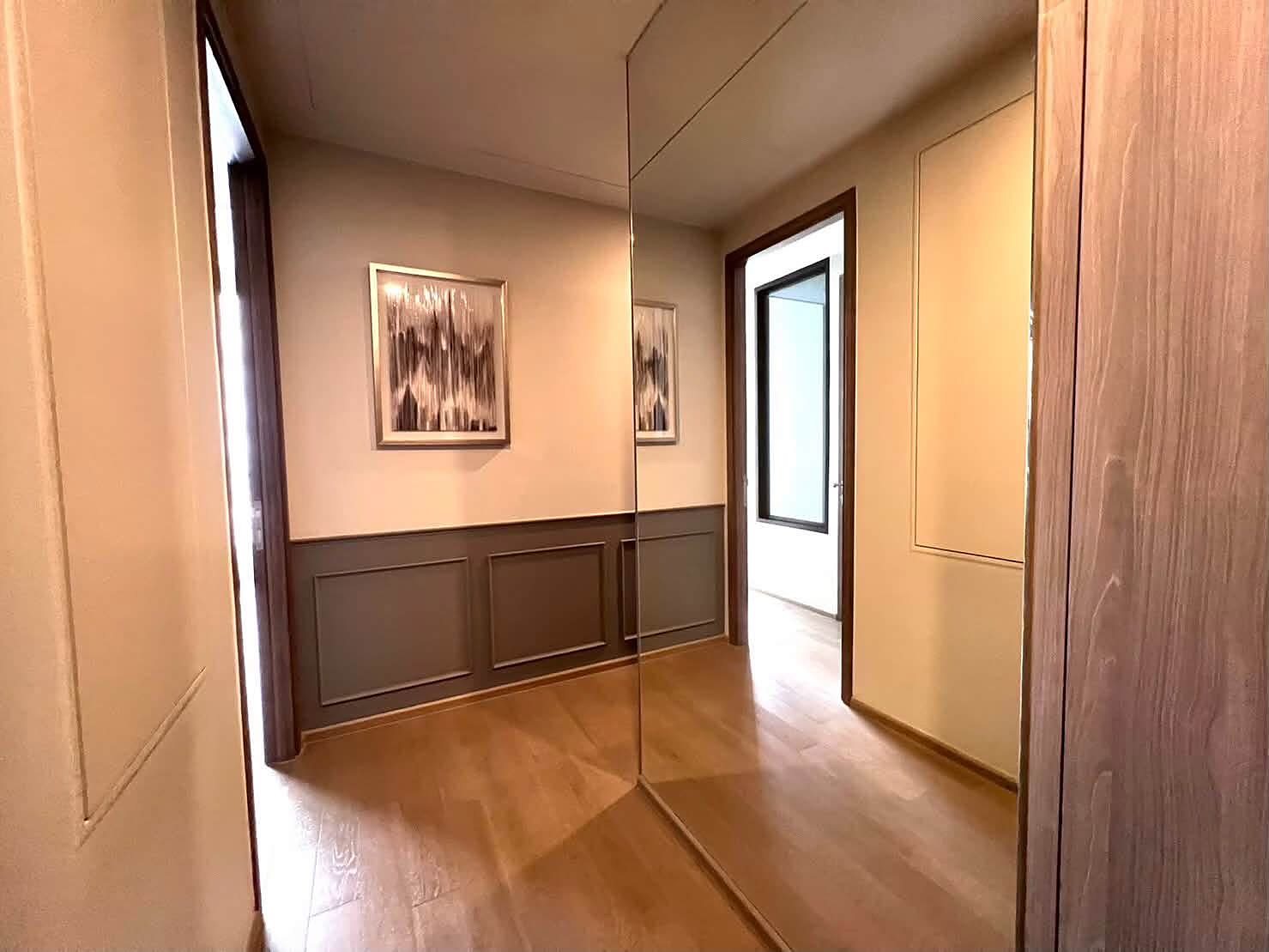 Celes Asoke: Entrance foyer