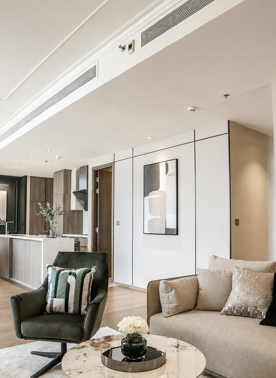 Celes Asoke: Living room