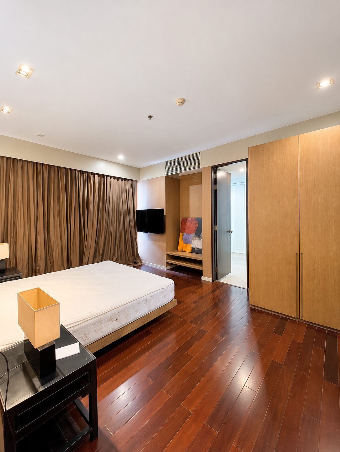 City Smart Sukhumvit 18: Master bedroom