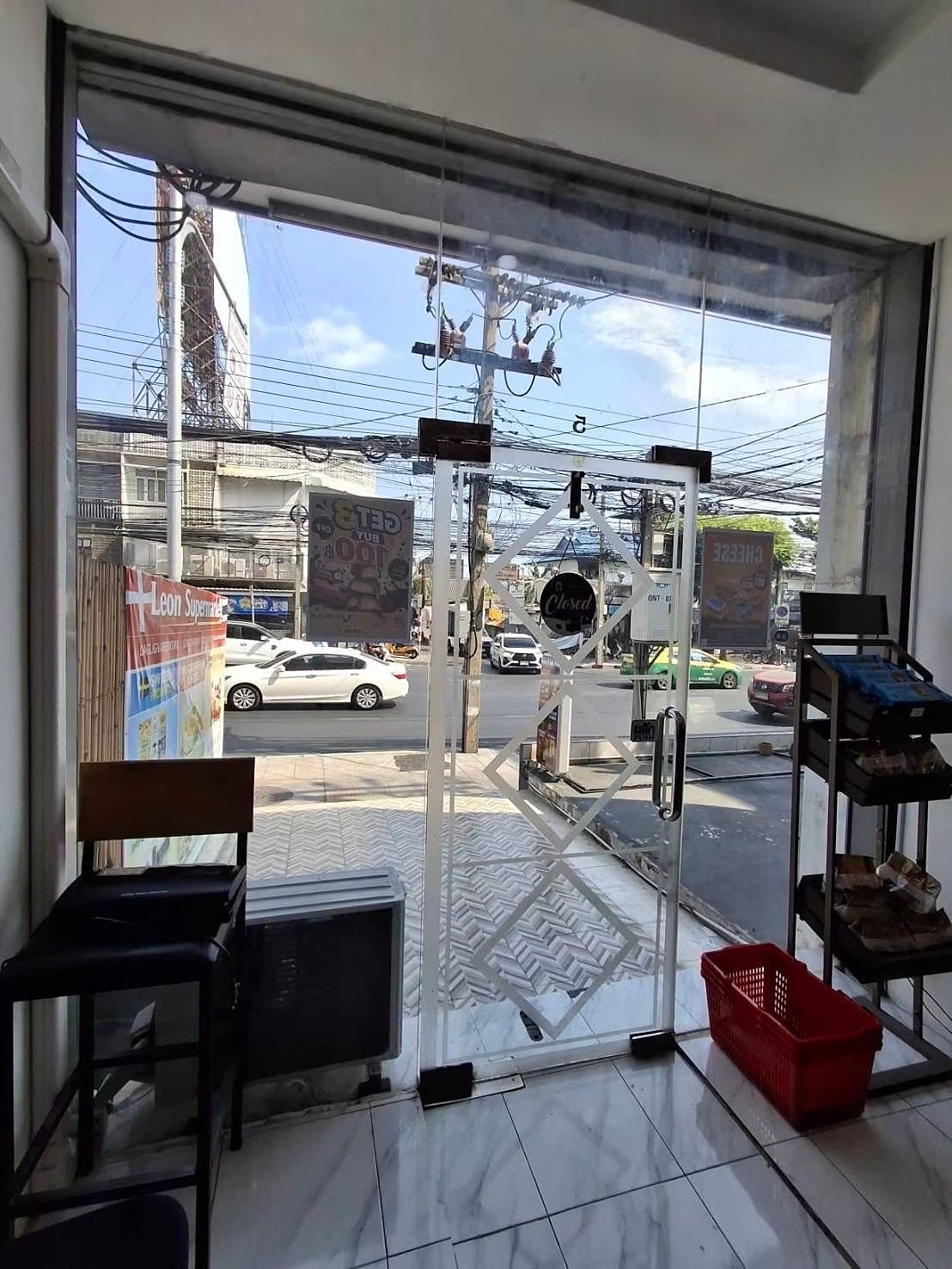 Commercial Shophouse — On Nut 41: Shop entrance