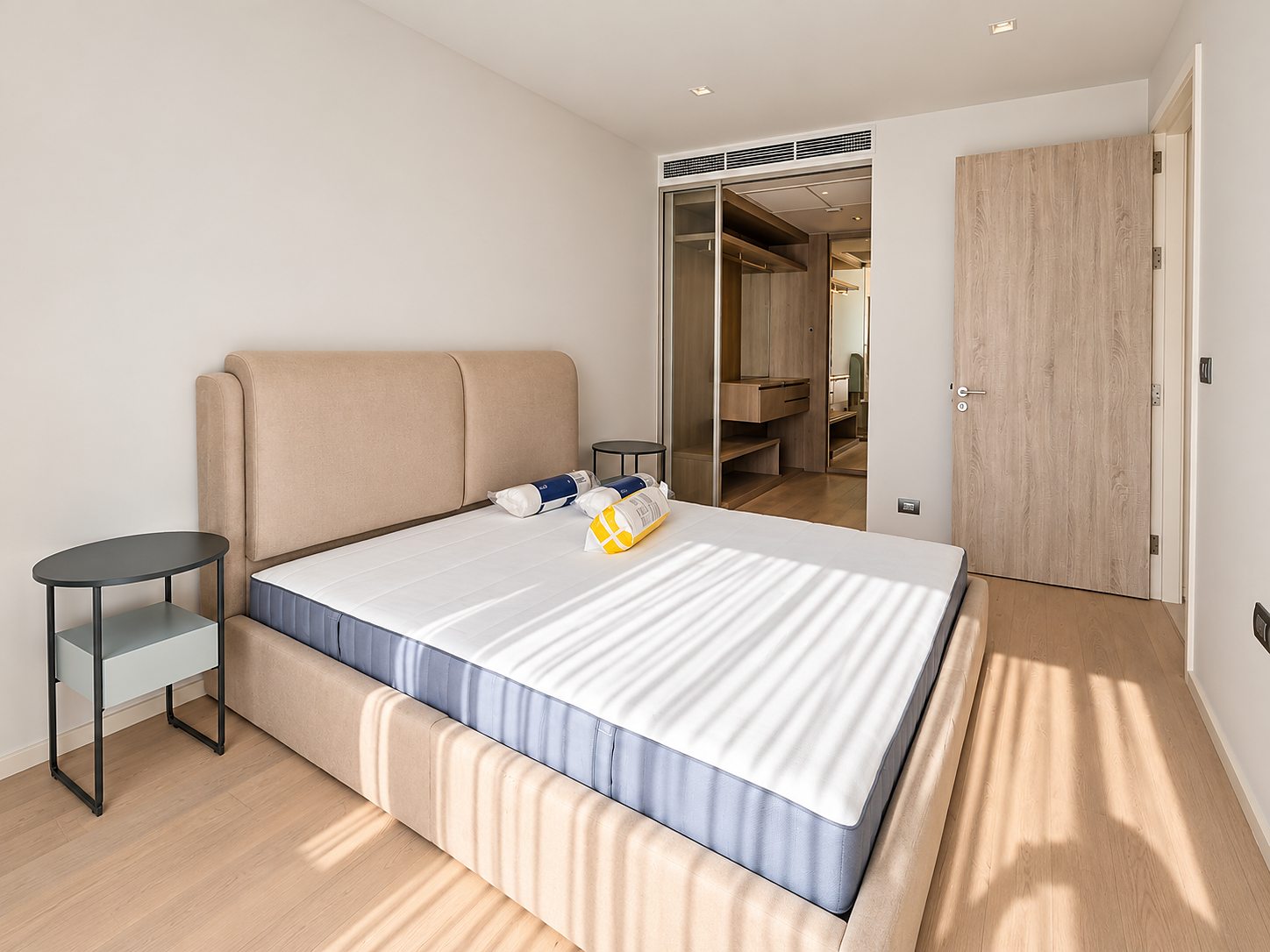 Craft Ploenchit: Master bedroom
