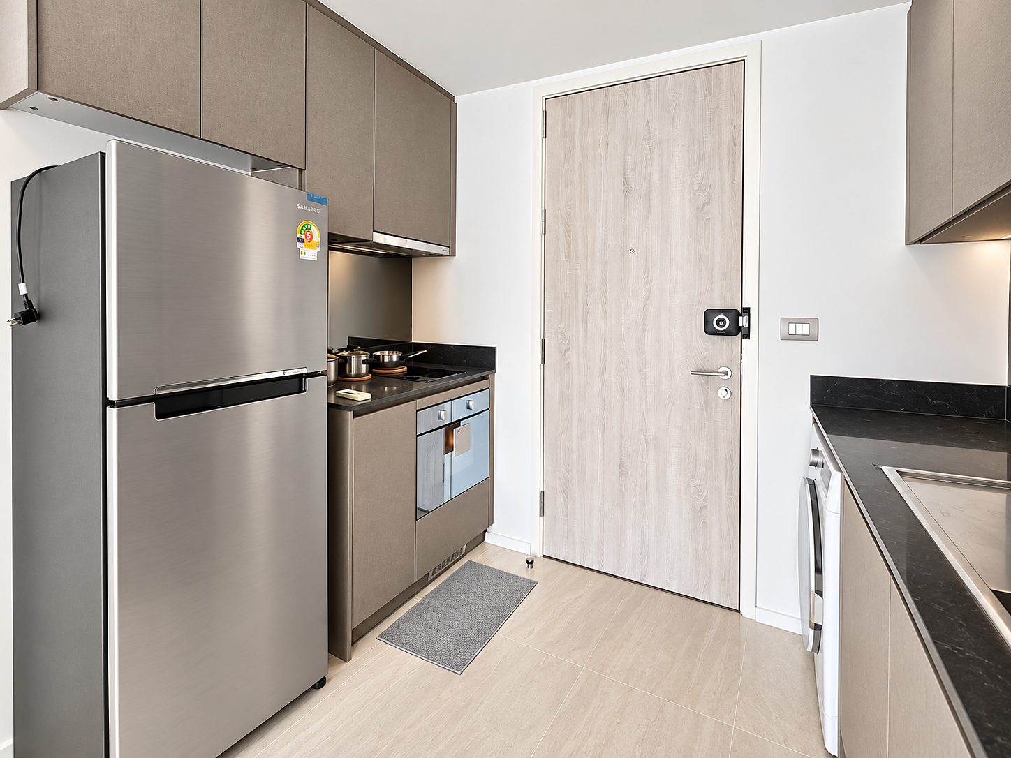 Craft Ploenchit: Kitchen
