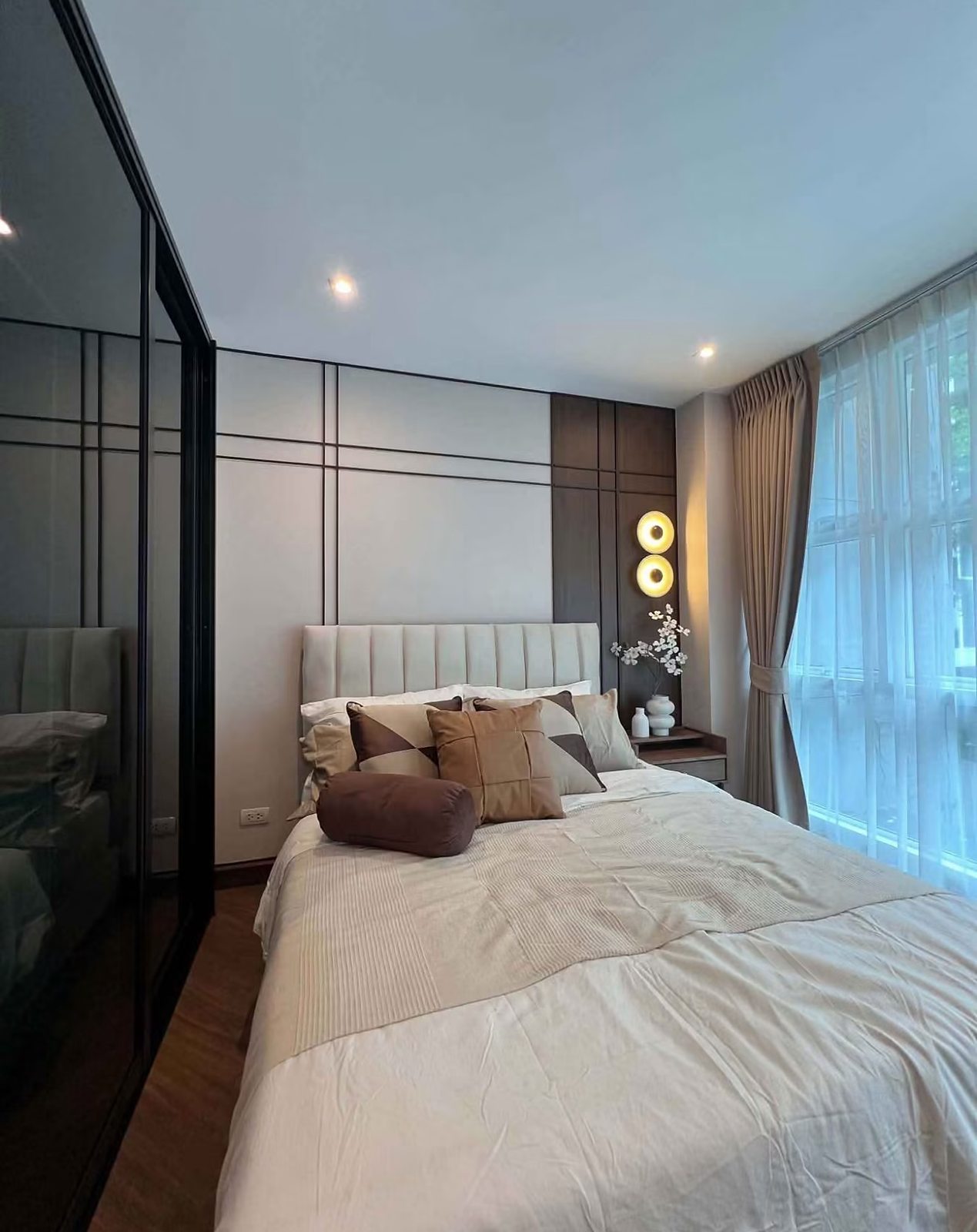 D65 Condominium: Bedroom