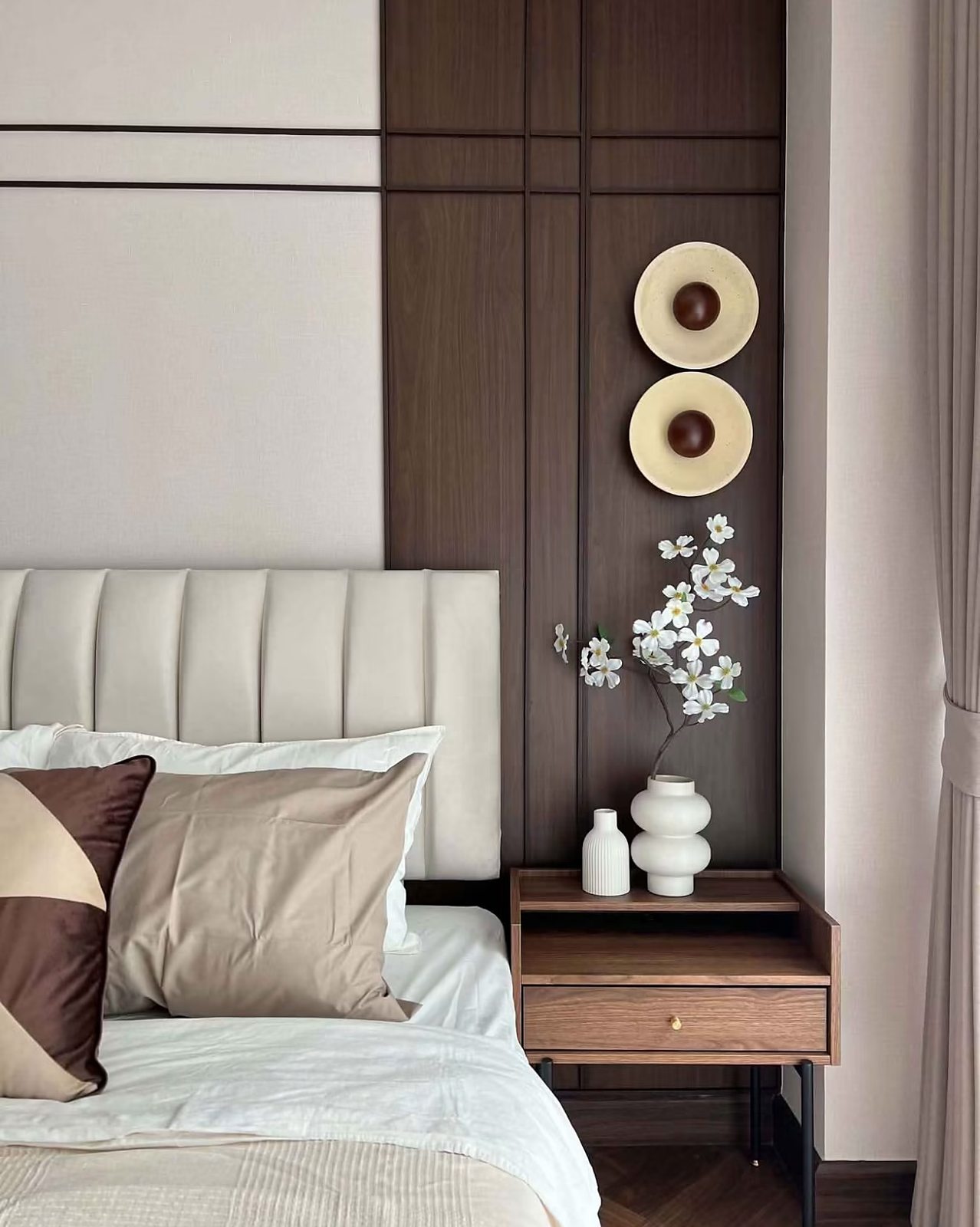 D65 Condominium: Bedside detail