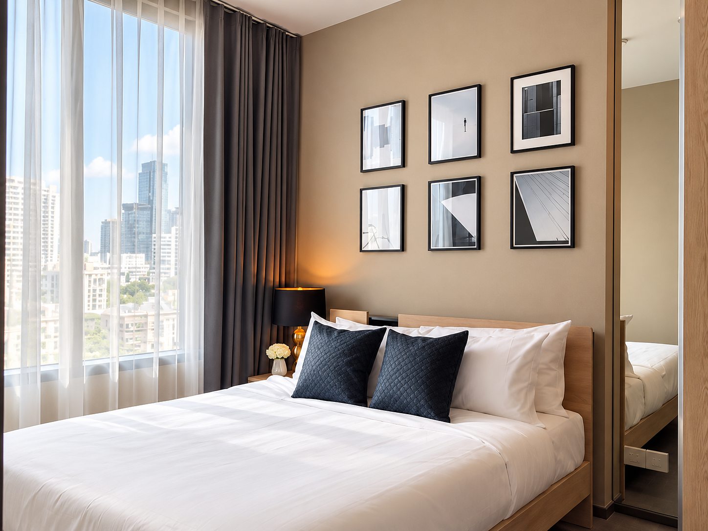 Edge Sukhumvit 23: Bedroom [show unit]
