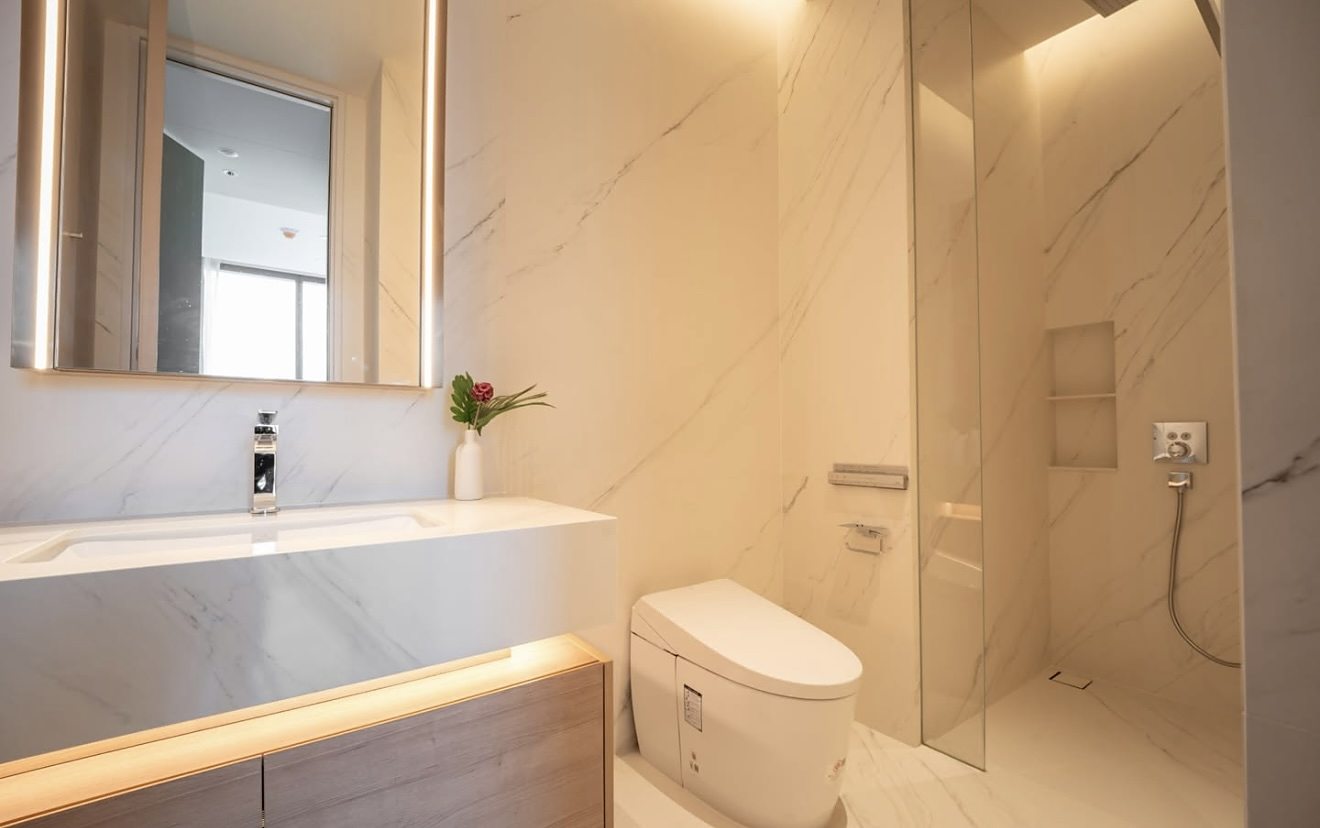 EI8HTEEN SEVEN at One Bangkok: Bathroom
