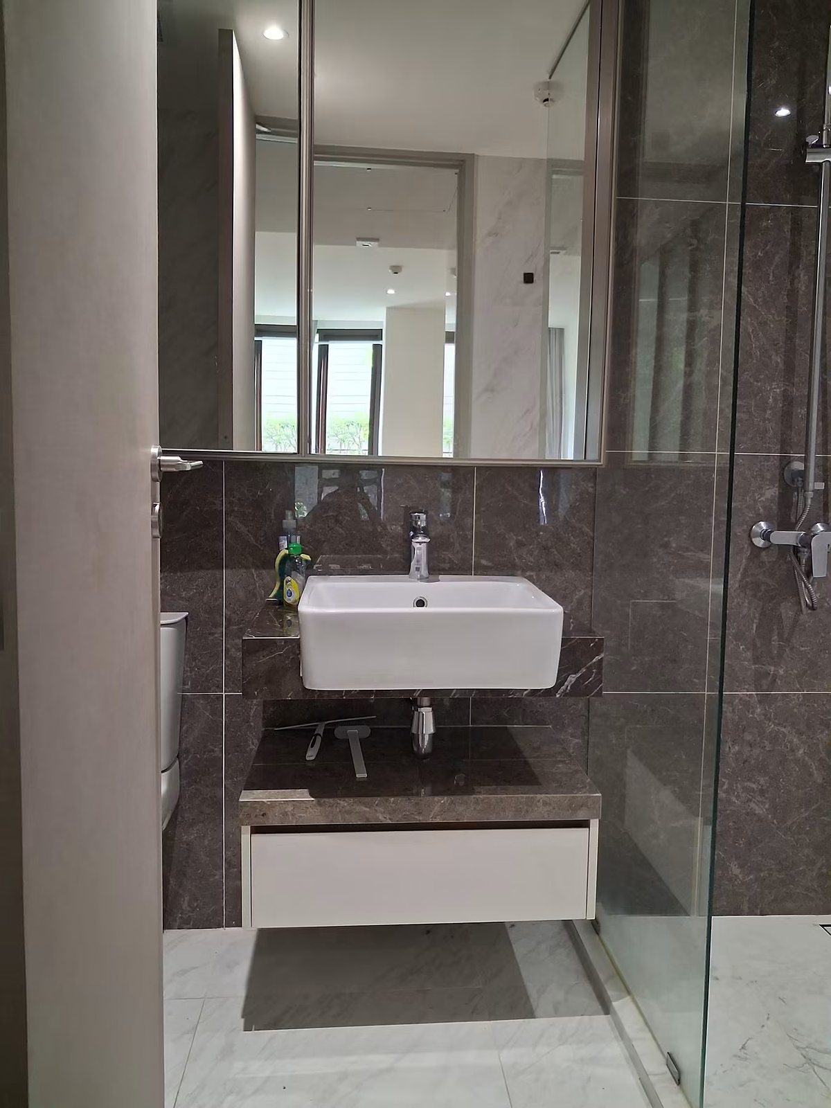 FYNN Asoke: Bathroom vanity