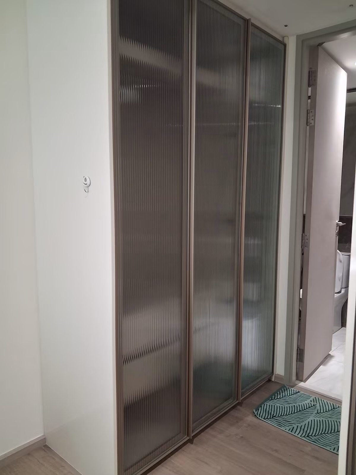 FYNN Asoke: Wardrobe