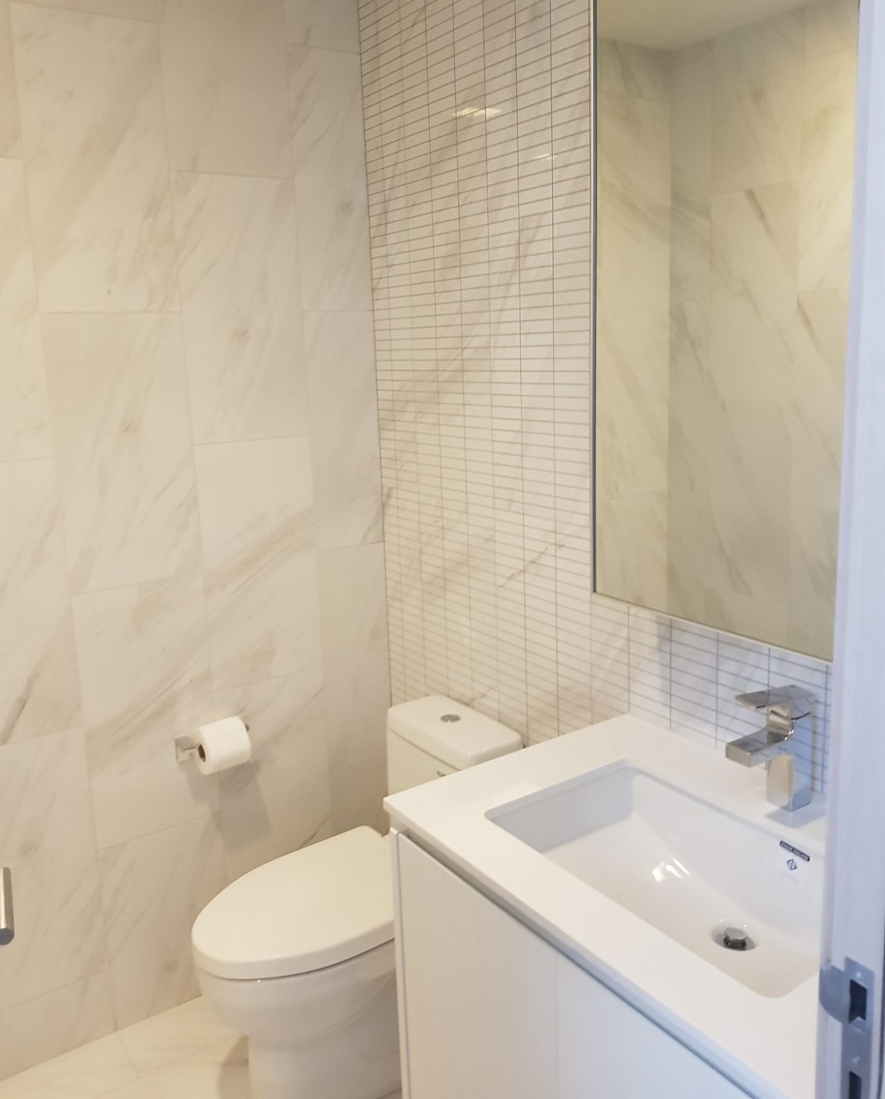 Hyde 11: Bathroom