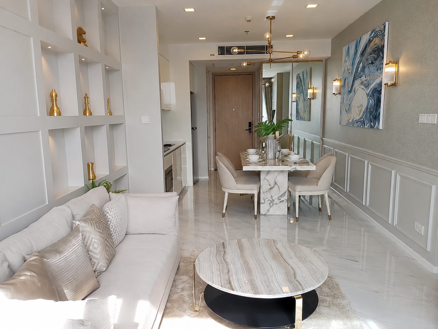 Hyde 11: Living and dining area