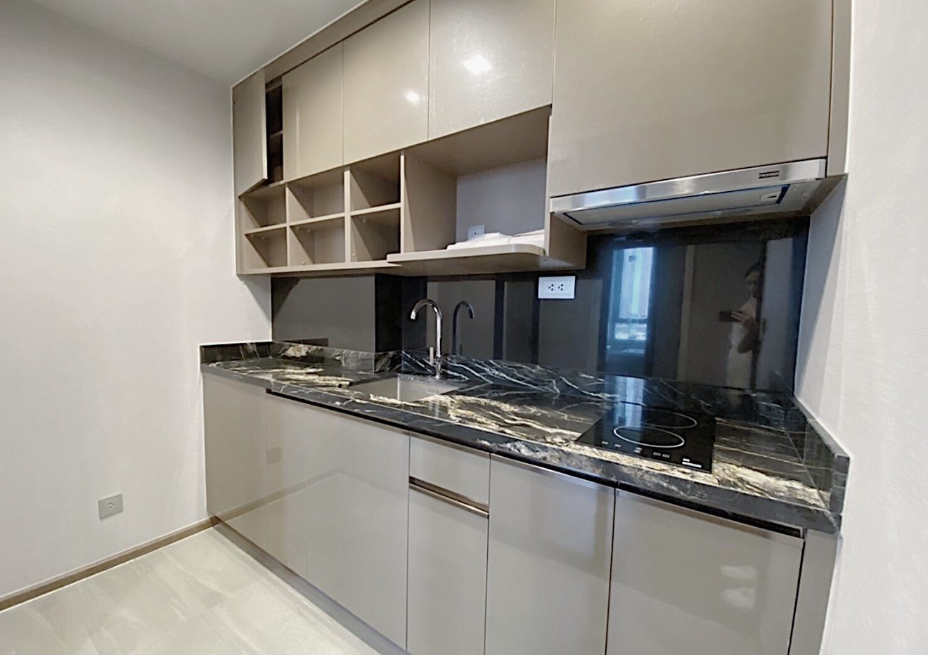 IDEO Q Sukhumvit 36: Kitchen