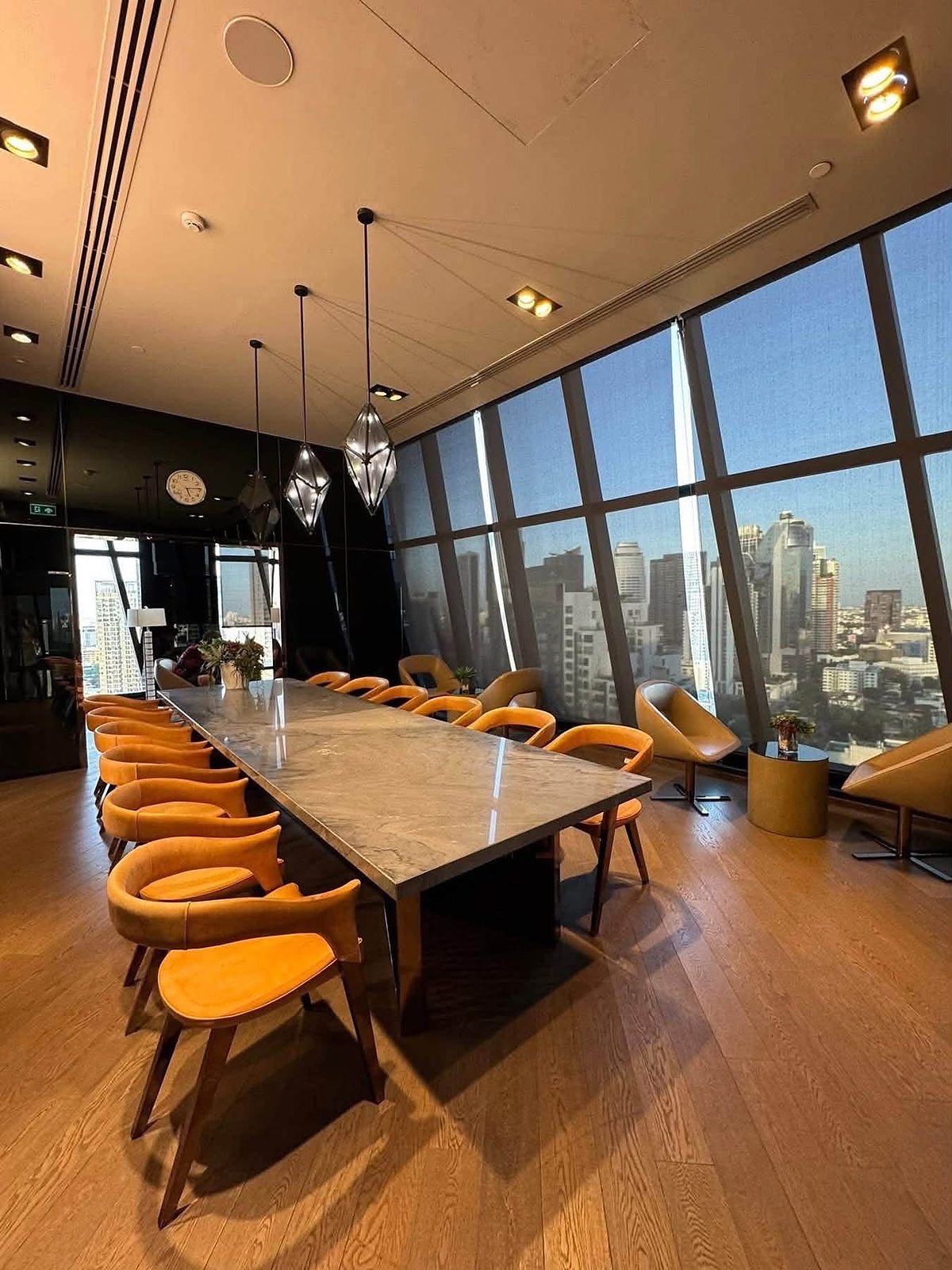 Ideo Q Sukhumvit 36: Meeting room