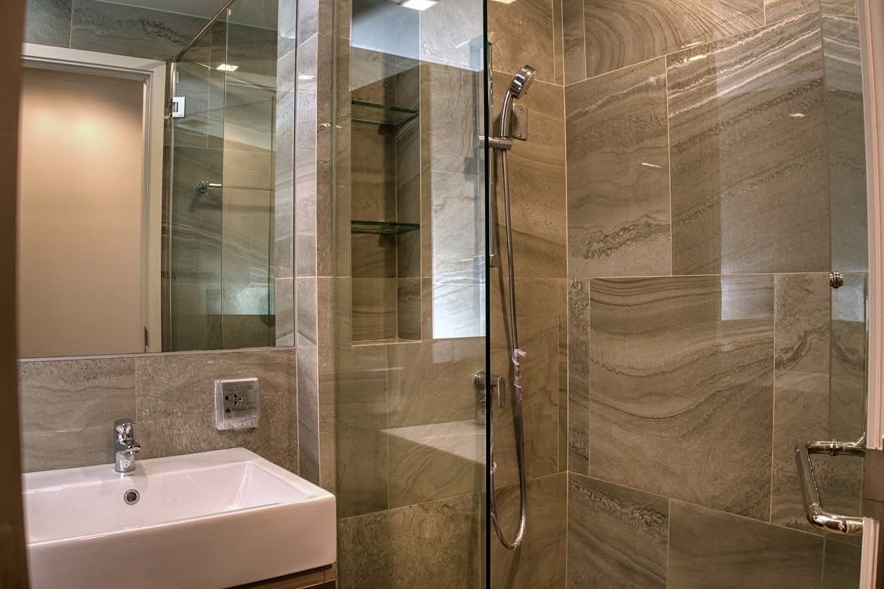 IDEO Q Sukhumvit 36: Shower