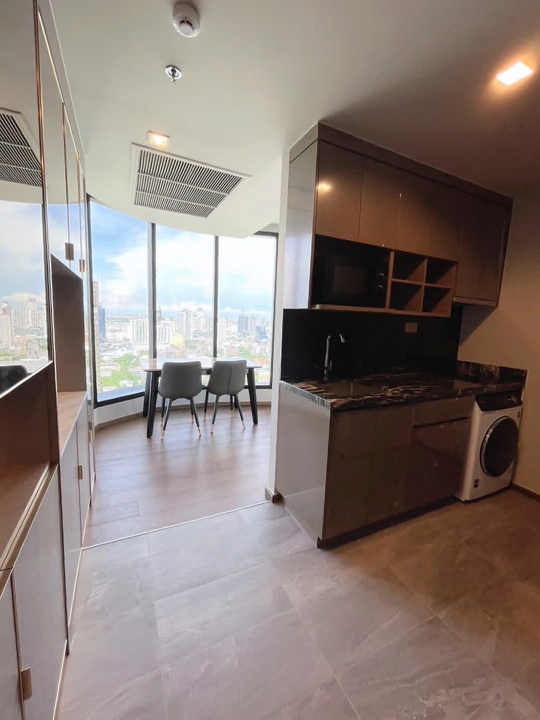 IDEO Q Sukhumvit 36: Kitchen
