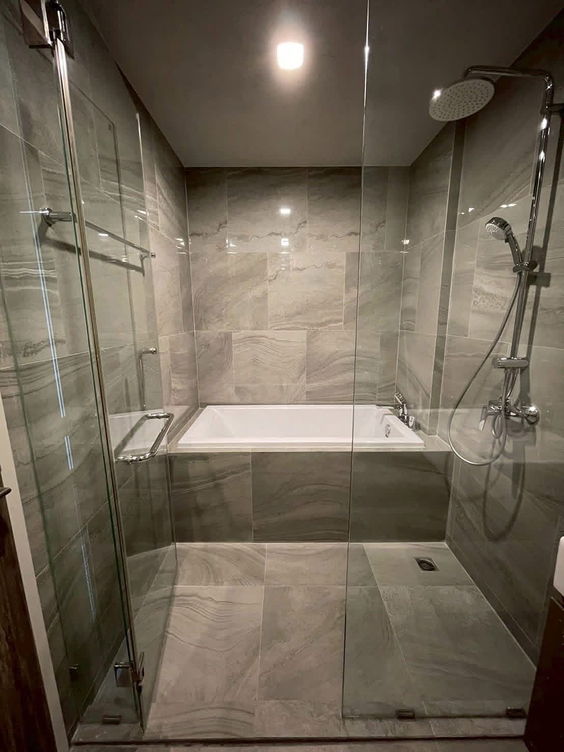 IDEO Q Sukhumvit 36: Bathroom