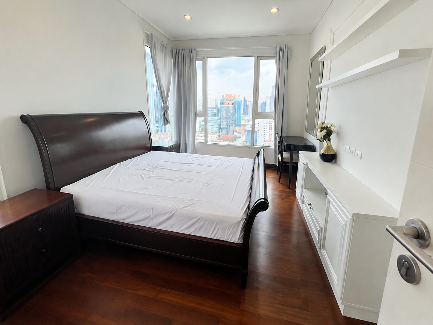 Ivy Thonglor: Bedroom
