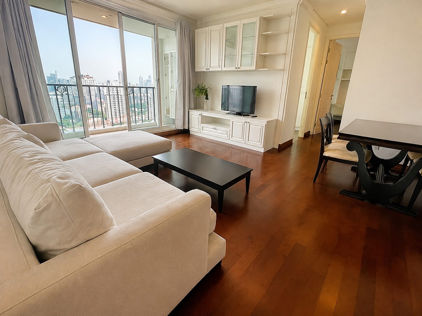 Ivy Thonglor: Living room