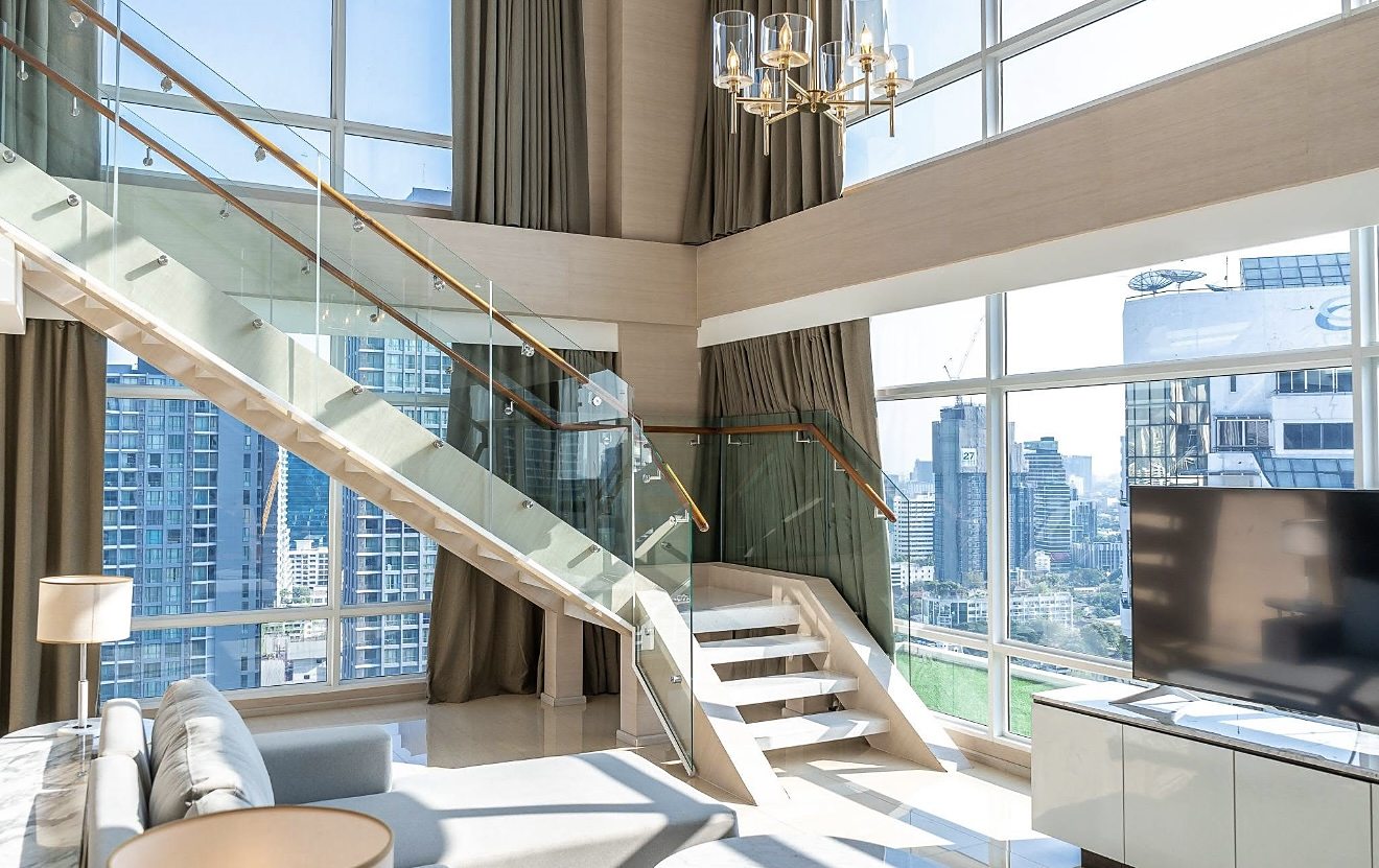 Jasmine 59 Hotel · Penthouse 1: Double-height living area